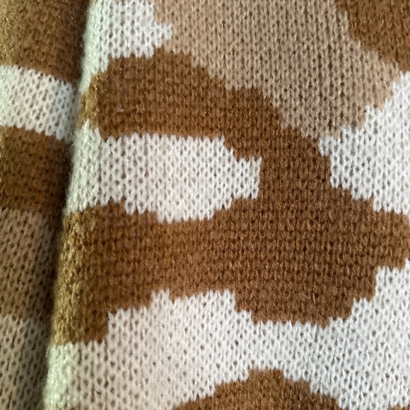 Women’s Camo Cardigan Sweater - Picture 7 of 10